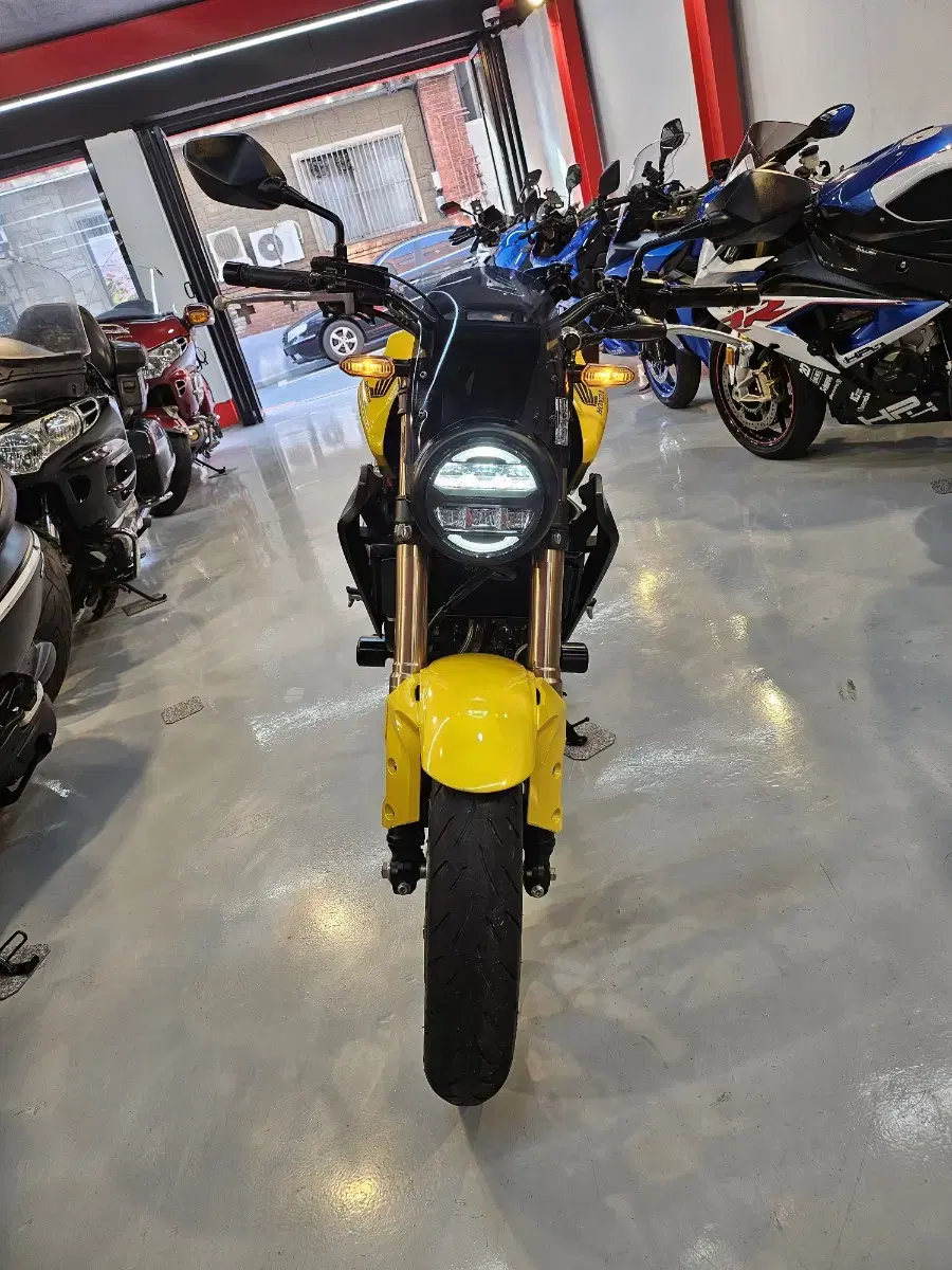 혼다 CB300R 노랭이 22년식 판매합니다